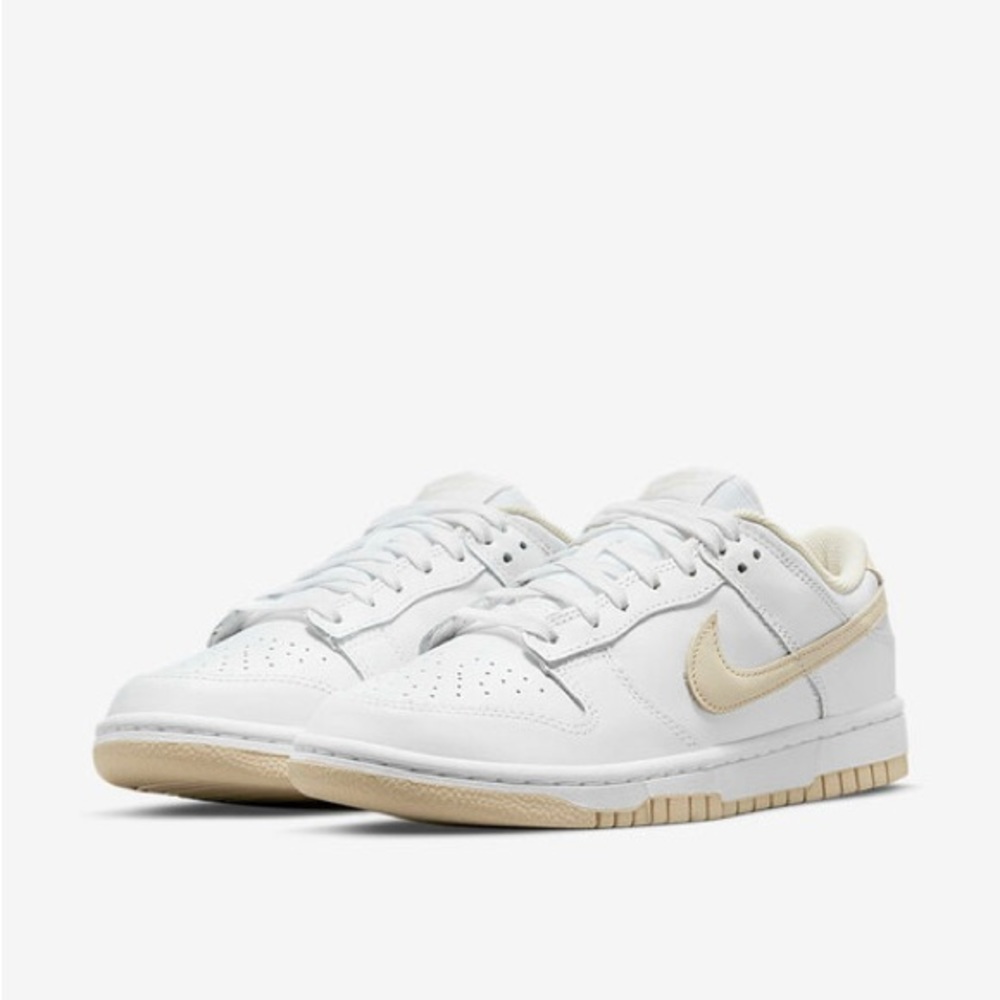 NIKE DUNK LOW - PEARL WHITE